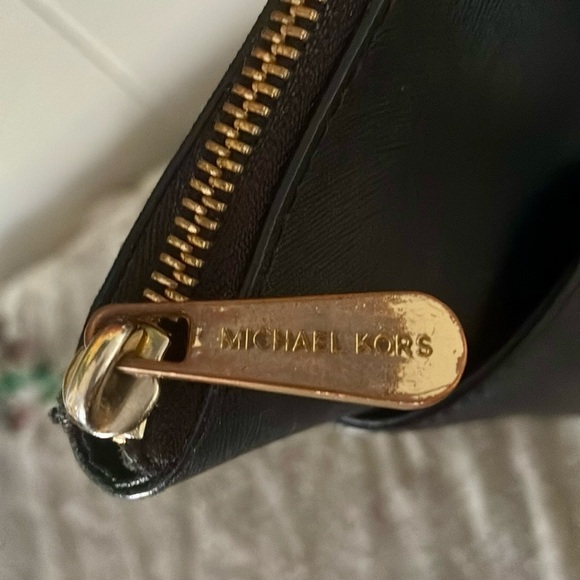 Michael Kors Jet Set Travel Tote - Picture 12 of 12